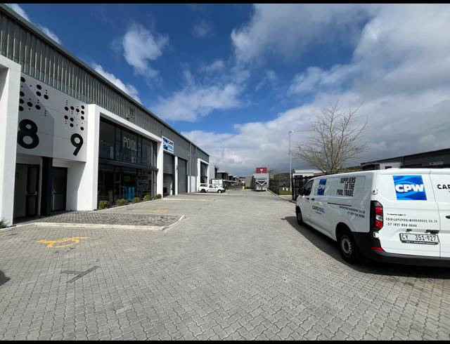 518M² WAREHOUSE TO LET IN STIKLAND INDUSTRIAL